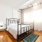 We 2br Blloku Appartement Tirana