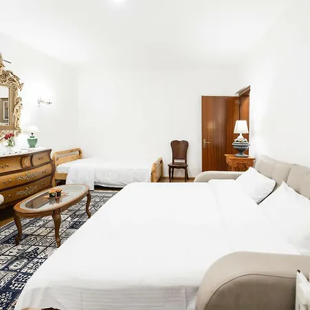 We 2br Blloku Тирана