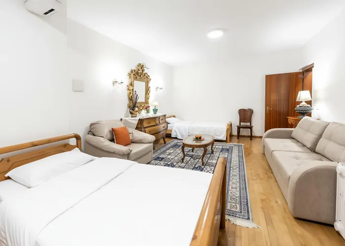 We 2br Blloku Apartment Tirana