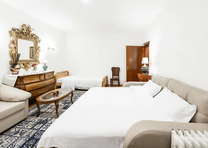 We 2br Blloku ティラナ