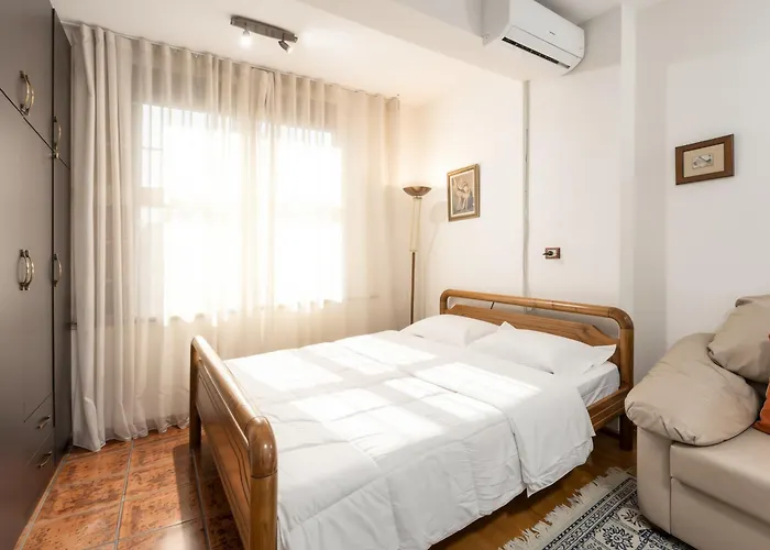 We 2br Blloku ティラナ