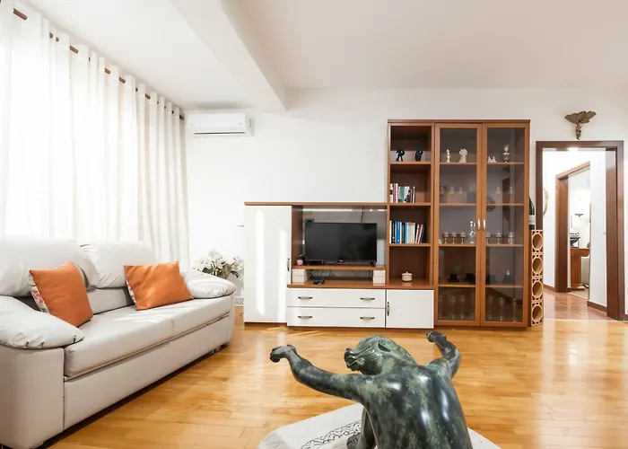 アパート We 2br Blloku ティラナ